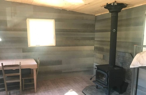 Hampden Cabin | Refuge Rustique en Face du Parc du Mont-mégantic
