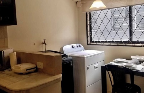La Carolina Apartment | "REFUGIO DE PAZ” La Carolina park, w/Netflix!