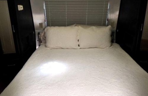 Crane Hill House | Refurbished 1999 Airstream Rental for Glamping in Alabama