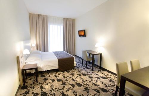 Mompiano Hotel | Regal Hotel