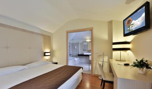 Mompiano Hotel | Regal Hotel