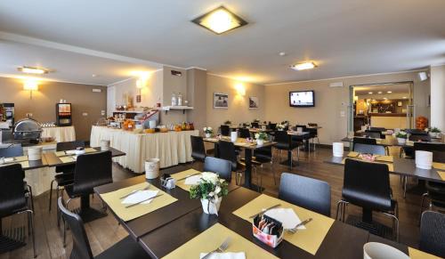 Mompiano Hotel | Regal Hotel