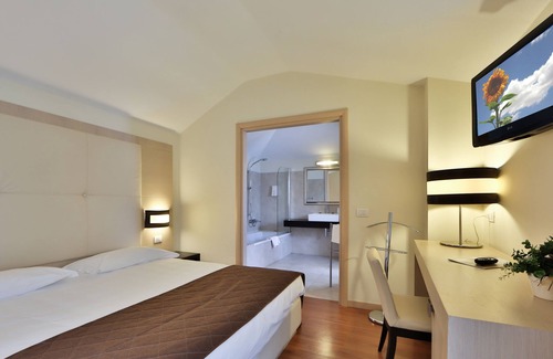 Mompiano Hotel | Regal Hotel