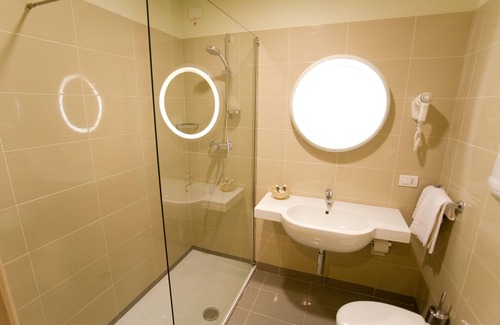 Mompiano Hotel | Regal Hotel