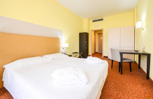 Mompiano Hotel | Regal Hotel