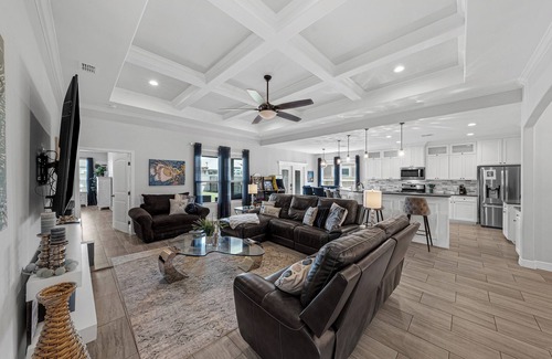 Flour Bluff House | Regal Island Retreat