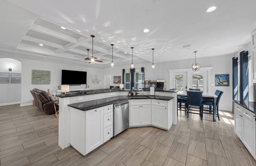 Flour Bluff House | Regal Island Retreat