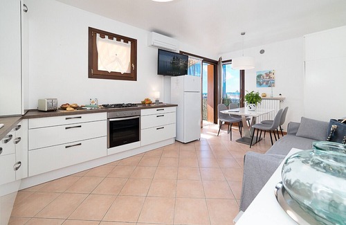 Montioni Apartment | Regarda - Apartment Blanco with lake view & swimming pool