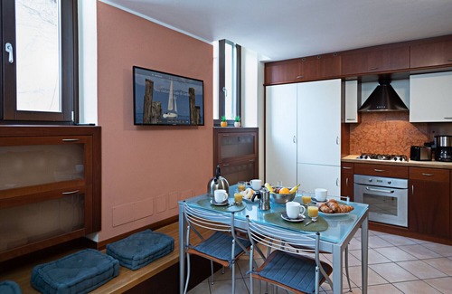 Bardolino Apartment | Regarda - "Il Borgo 48" with 3 bedrooms, 2 bathrooms, garage in Bardolino city center