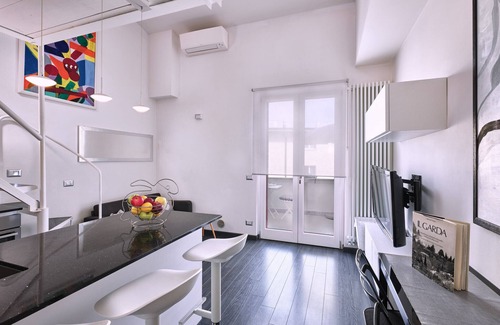 Cisano Apartment | Regarda - modern studio The Beach with lake view near the beach