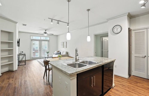 South Main Apartment | Regards At Med Center 263 I Comfy 2 Bed 2 Bath