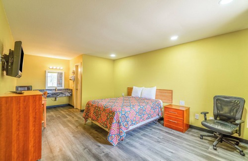 Rockdale Hotel | Regency Inn By OYO Rockdale TX
