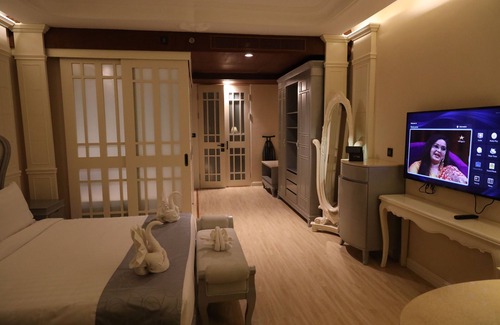 Navalur Hotel | Regenta Central RS - Chennai