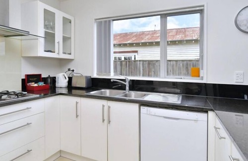 Riccarton House | Regents 94-Spacious stylish home