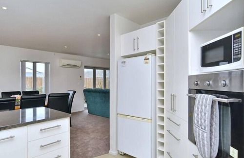 Riccarton House | Regents 94-Spacious stylish home