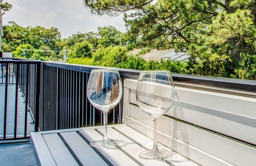 The Pines Condo | Rehoboth Beach getaway with balcony & great location - near beaches & golf
