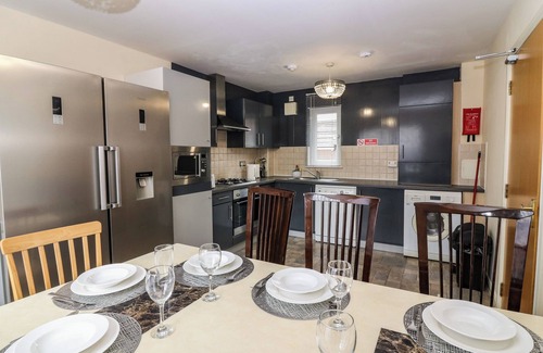 Glenisla Cottage | REHOBOTH LODGE, pet friendly, with a garden in Dundee
