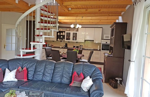 Moor-Rolofshagen House | Reizendes Ferienhaus mit Swimmingpool Nähe Ostsee