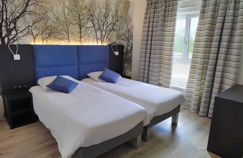 Villegusien-le-Lac Hotel | Relais Saint Michel