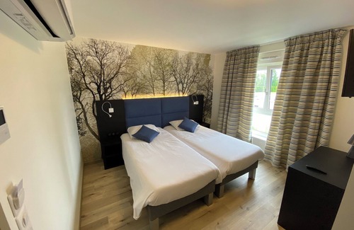 Villegusien-le-Lac Hotel | Relais Saint Michel
