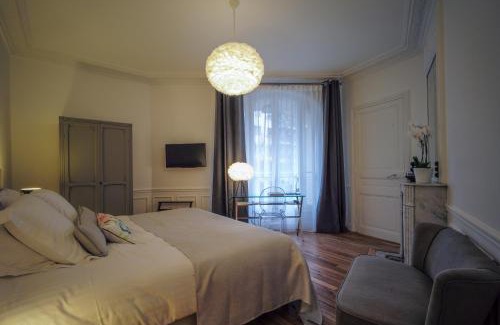 Grenelle Bed & Breakfast | Relais12bis Bed & Breakfast By Eiffel Tower