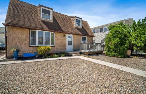 Southend House | Relax and enjoy the Beach Beautifully updated
