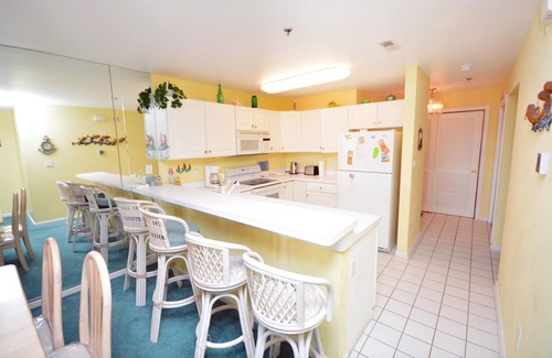Heron Harbour Isle Condo | Relax and enjoy this two BD condo on the bay side with an outdoor pool and free WiFi, close to a lot of activities