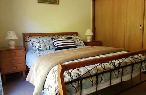 Tawonga South Cottage | Relax and escape in the treetops. Bubbles and chocolate on arrival. Cosy,comfort