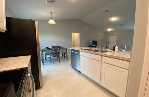 Jacarandas House | Relax and Recharge in Beautiful and comfortable cozy Cape Coral home!