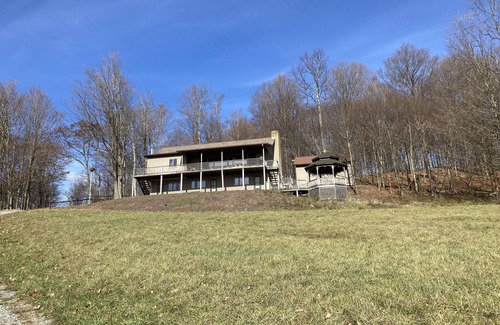 Union Dale House | Relax And Soak In The Views With Your Family And Friends.