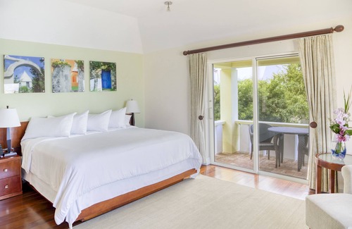 Paget Hotel | Relax and Unwind! 2 Comfortable Units, Outdoor Pool, FREE Parking, Near Aboretum