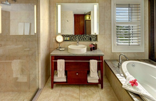 Paget Hotel | Relax and Unwind! 2 Comfortable Units, Outdoor Pool, FREE Parking, Near Aboretum