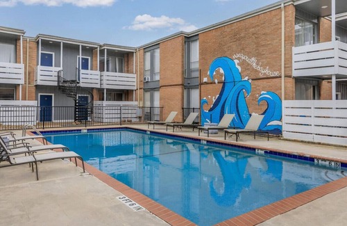 Nassau Bay Apartment | Relax and Unwind in a Trendy Bay Area Houston Spot