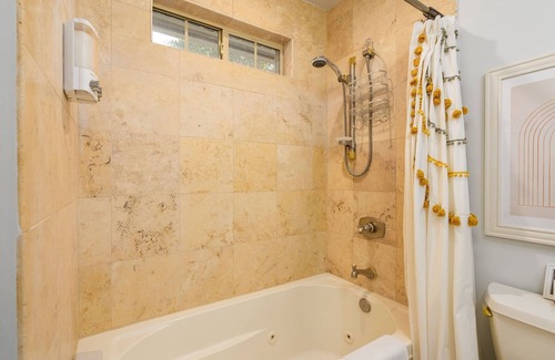 Helotes House | Relax at the Chiquita Casita: Hot Tub, Modern Decor, Covered Patio & BBQ