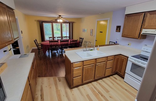 Lowell House | Relax at this Private, Peaceful, Dog-Friendly Ecohouse in the Woods.