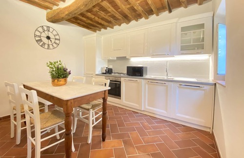 Capannori House | Relax&Business [Wi-fi, TV HD, Parcheggio gratuito]