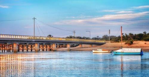 Barwon Heads House | Relax by the River Barwon Heads Coastal Escape