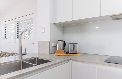 Slacks Creek Apartment | Relax by the water at Sunrise Cove!