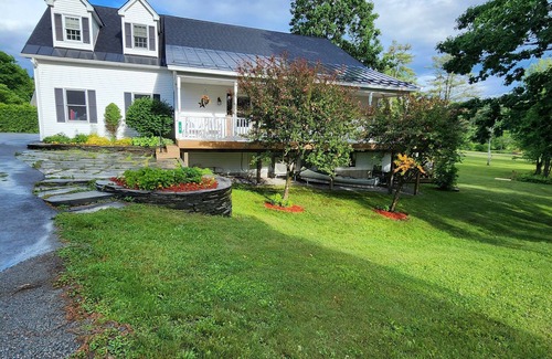 Crystal Beach House | Relax by "The Water's Edge" & enjoy amazing views and year round fun! 3BR/2.5BA