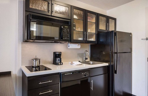 Brentwood Hotel | Relax, Cook & Explore – Perfect for Extended Stays