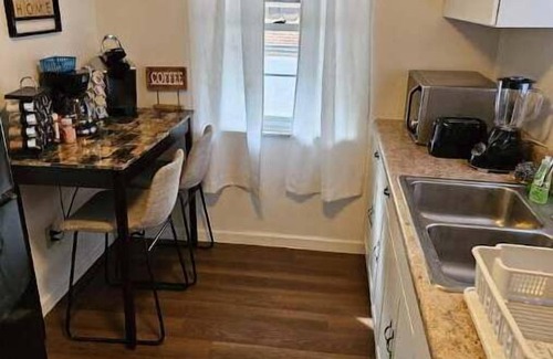 Wilkinsburg House | relax enjoy and be happy located near malls dining parks avairy zoo sport ice sk