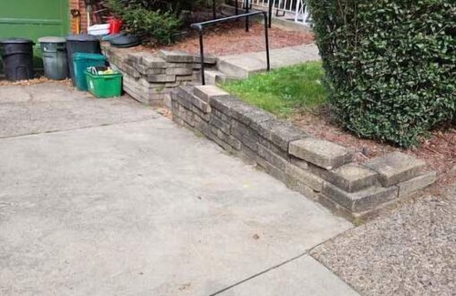 Wilkinsburg House | relax enjoy and be happy located near malls dining parks avairy zoo sport ice sk