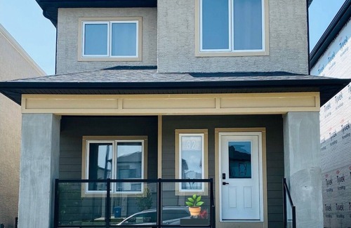 Winnipeg House | Relax in a brandnew home in WPG!3BR-3BA ,fully functional kitchen +parking +wifi