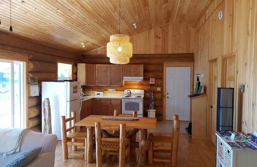 Pleasant River Cottage | Relax in Canada: a lakeside log cottage near Kejimkujik National Park.