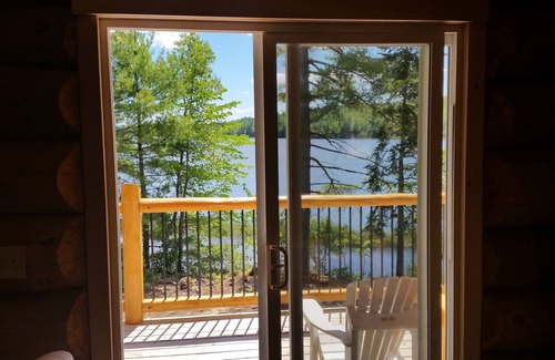 New Elm Cottage | Relax In Canada: A Lakeside Log Cottage Near Kejimkujik National Park