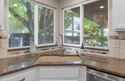 Eagle House | Relax in DOG-Friendly Modern Farmhouse Stye | A Stroll Away from Downtown Eagle! BBQ & Patio!