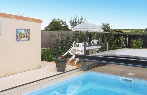 Sainte-Gemme-la-Plaine House | Relax in this small holiday home with swimming pool.
