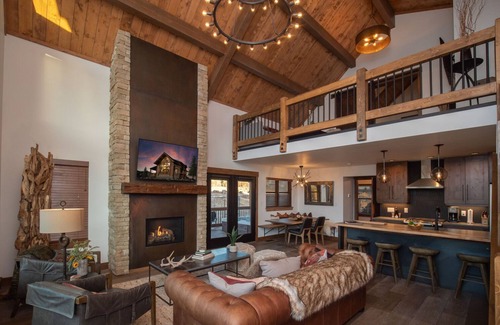 Estes Park Cabin | Relax in Luxury - Jacuzzi, Indoor/Outdoor Fireplace