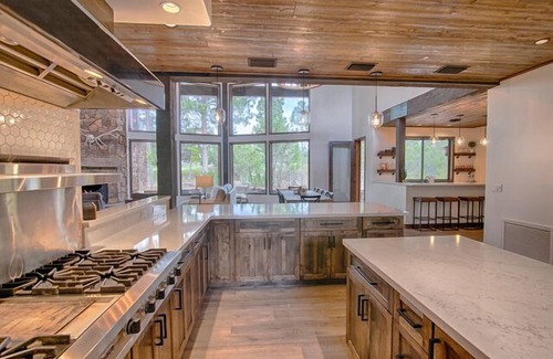 Torreon Cabin | RELAX IN LUXURY. "Retreat at Whispering Pines" In Sought After Torreon!