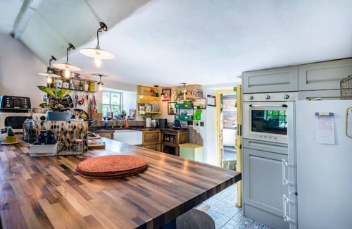 Tyn-y-Groes Cottage | Relax in nature at this unique Snowdonia home